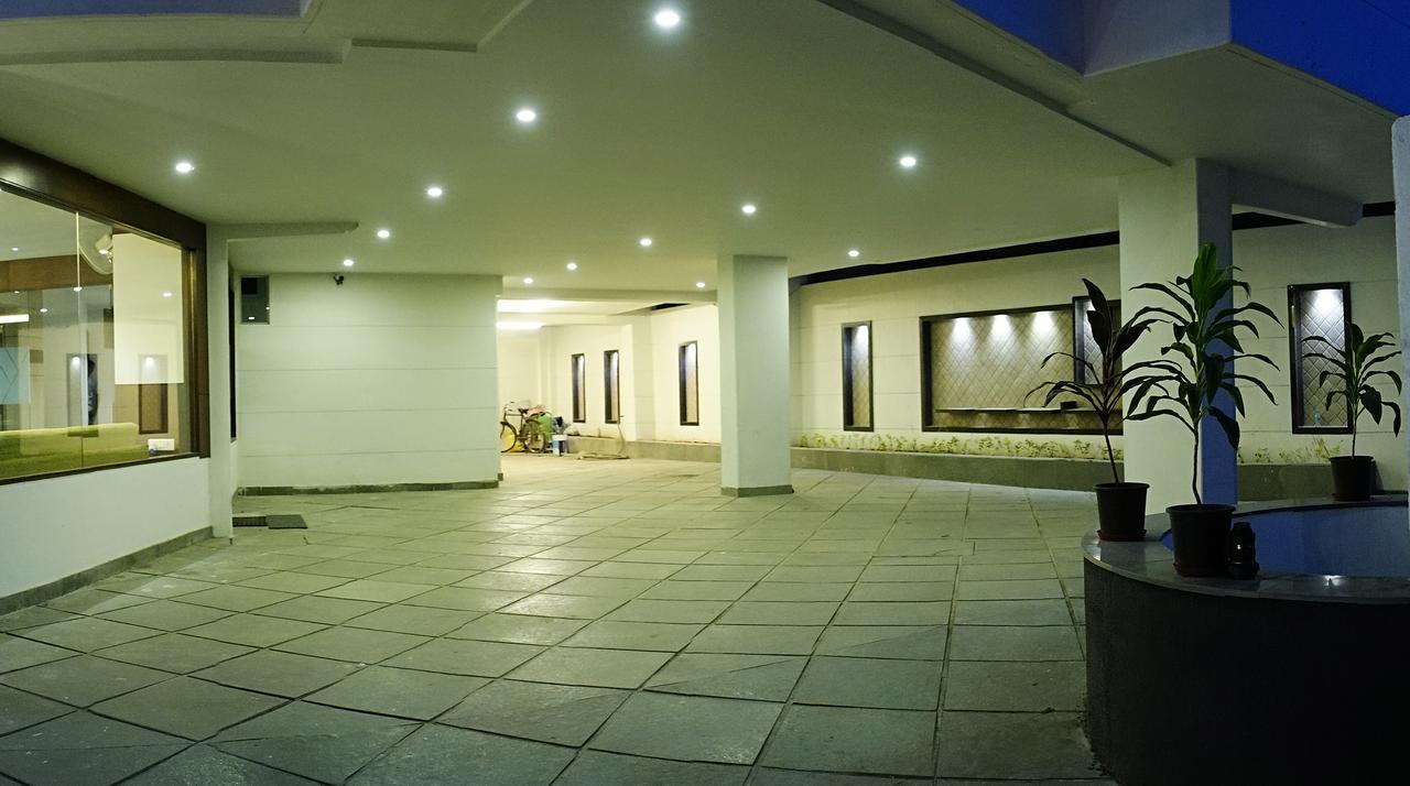 Fabhotel Prime Sky Light Вадодара Экстерьер фото
